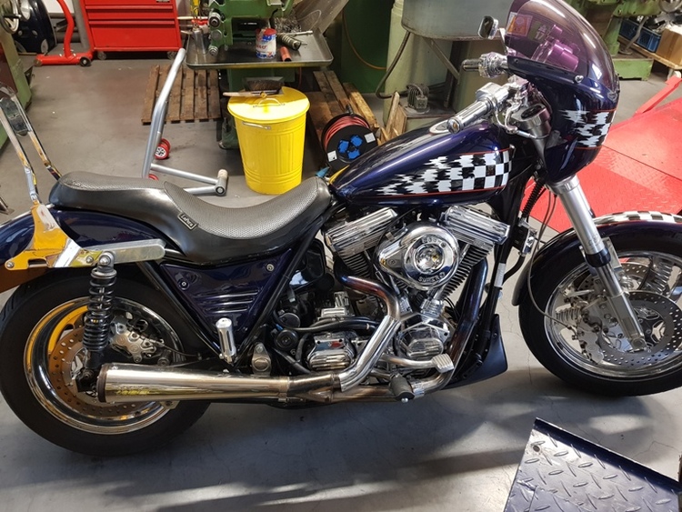 Harley-Davidson-FXR-1340-1