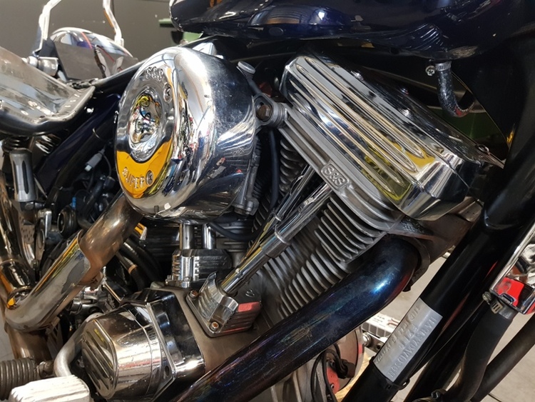 Harley-Davidson-FXR-1340-7